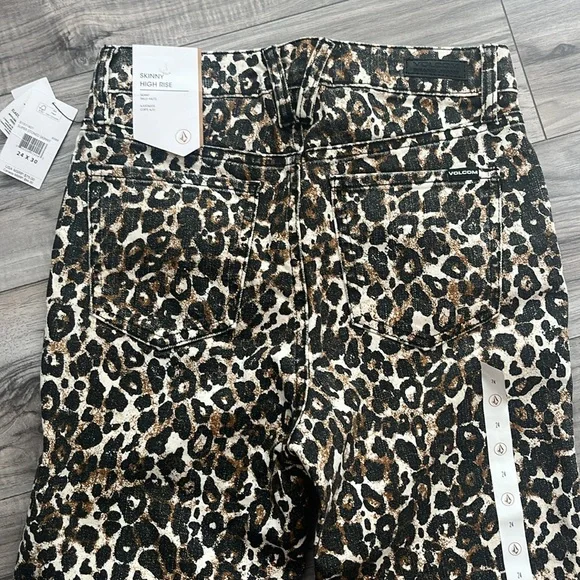 Women’s Volcom Leopard Animal Print Skinny Jeans - Picture 2 of 6